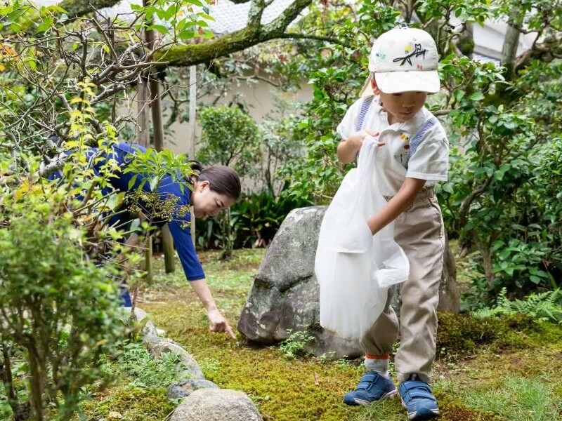 浄土宗開宗850年慶讃事業「第2回 てらギャラ in金光院」にて、子ども対象の宝石探しゲームを実施した際の様子